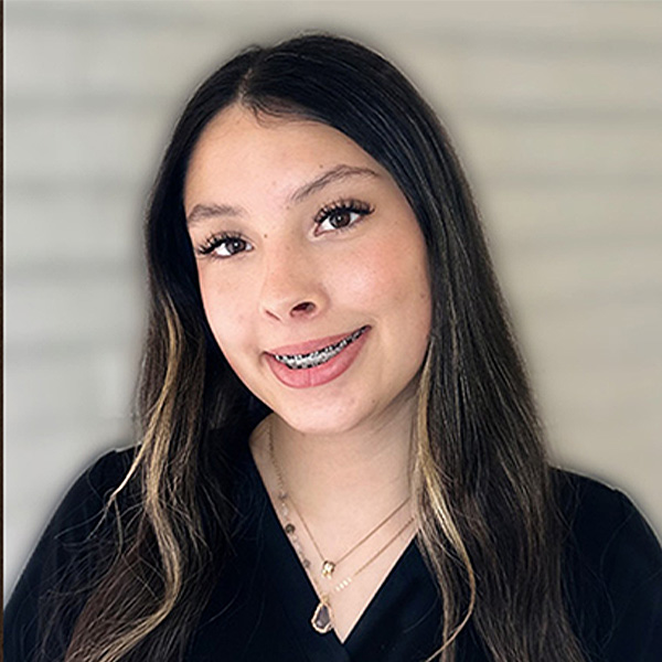 Dental assistant Jaylia